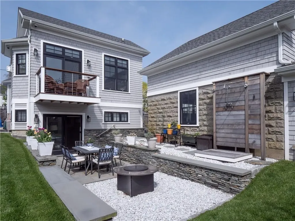 70 Roseneath Avenue Newport RI 02840