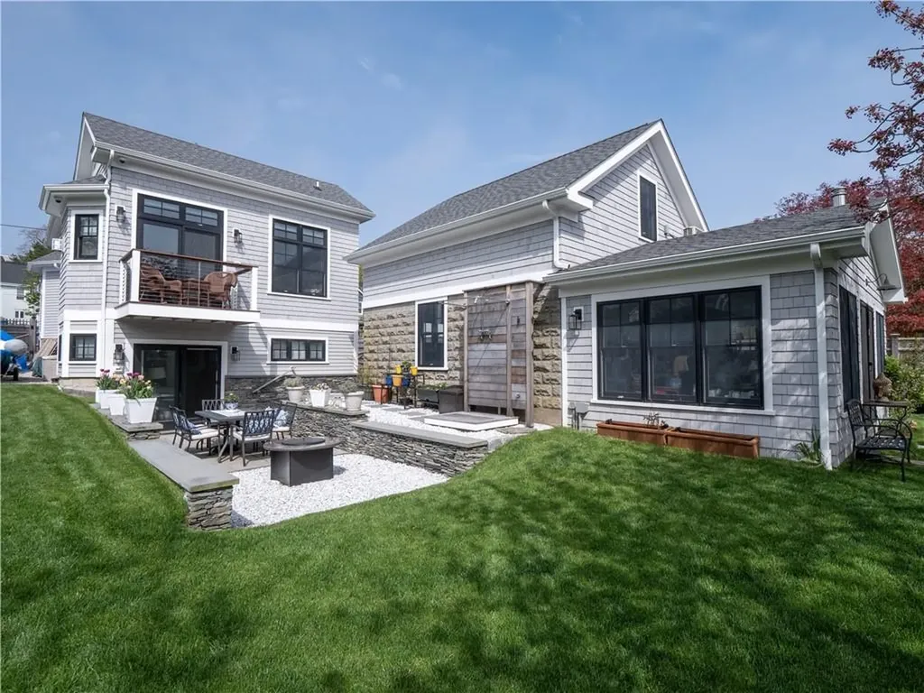 70 Roseneath Avenue Newport RI 02840