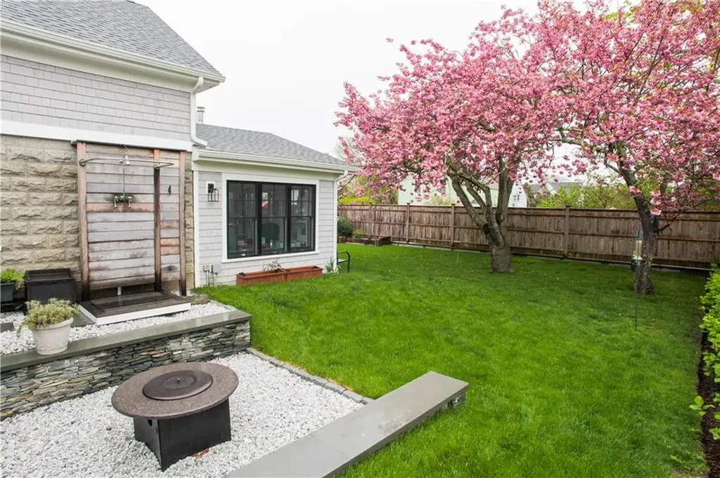 70 Roseneath Avenue Newport RI 02840