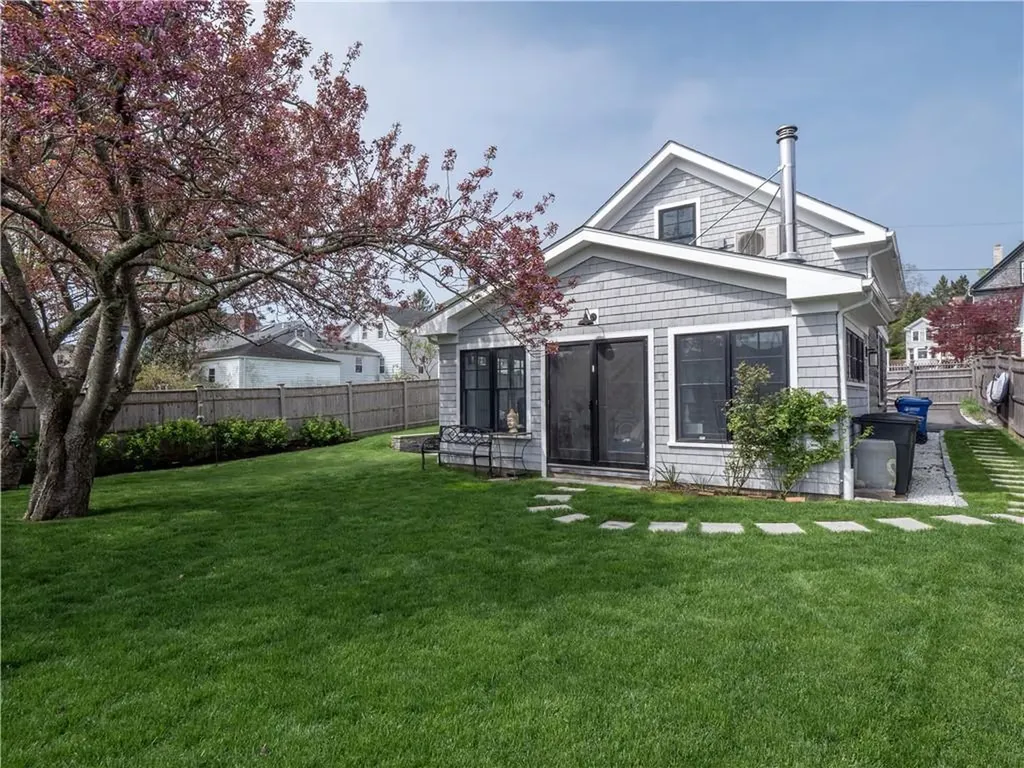 70 Roseneath Avenue Newport RI 02840