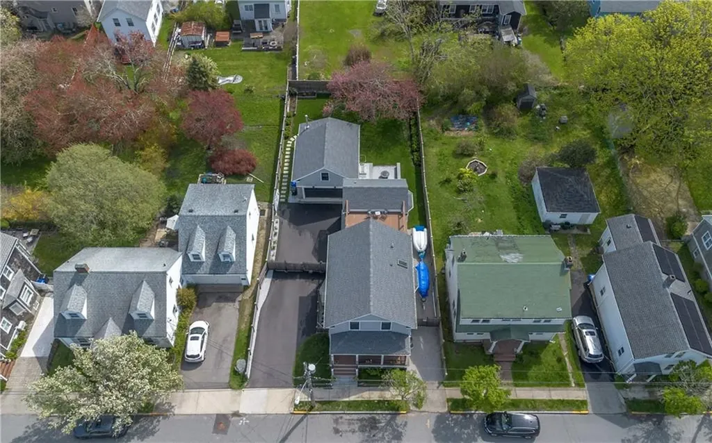 70 Roseneath Avenue Newport RI 02840