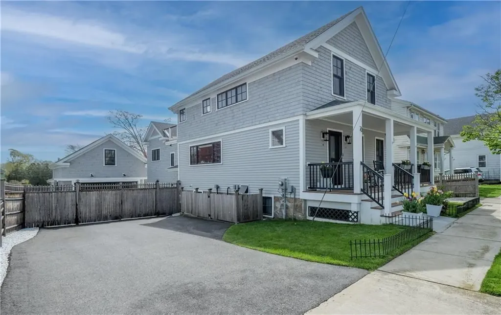 70 Roseneath Avenue Newport RI 02840