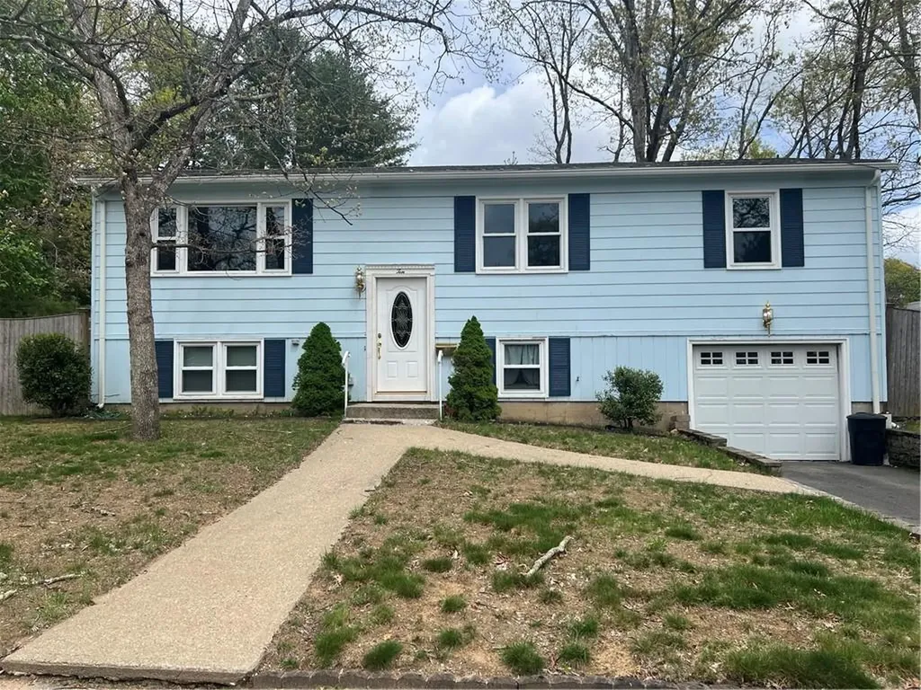 10 Lawnwood Road Coventry RI 02816