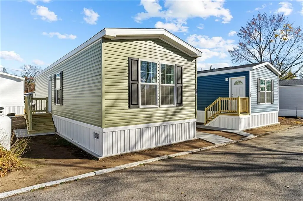548 Kenyon Avenue Attleboro MA 02703