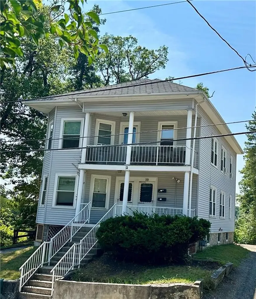 8 Cold Spring Place Woonsocket RI 02895