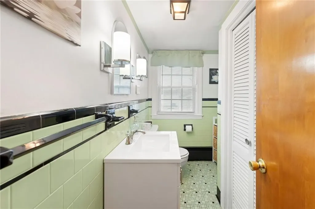 141 Burns Street Providence RI 02904