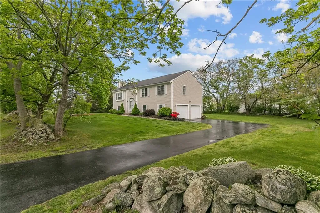 26 Cherokee Drive Portsmouth RI 02871