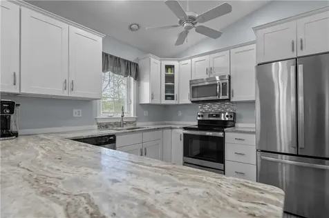 26 Cherokee Drive Portsmouth RI 02871