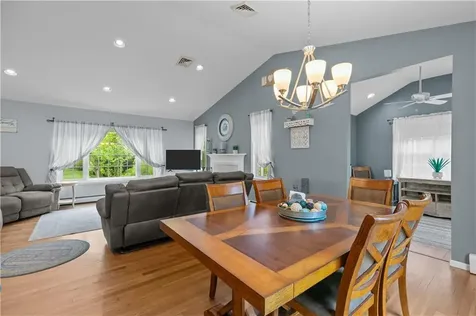 26 Cherokee Drive Portsmouth RI 02871