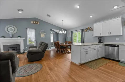 26 Cherokee Drive Portsmouth RI 02871