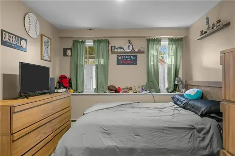 26 Cherokee Drive Portsmouth RI 02871