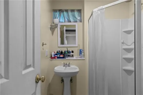 26 Cherokee Drive Portsmouth RI 02871