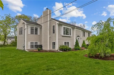 26 Cherokee Drive Portsmouth RI 02871