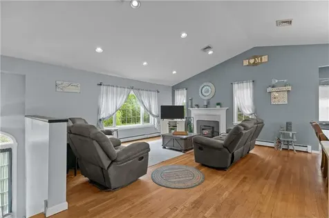 26 Cherokee Drive Portsmouth RI 02871