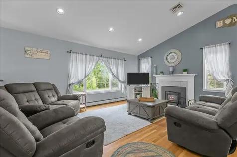 26 Cherokee Drive Portsmouth RI 02871