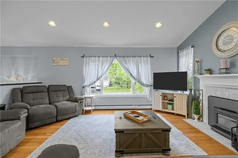 26 Cherokee Drive Portsmouth RI 02871