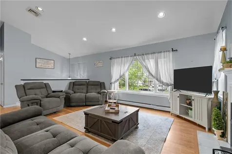 26 Cherokee Drive Portsmouth RI 02871