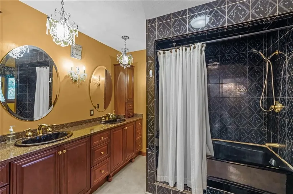 5 Chaloner Court Cranston RI 02921