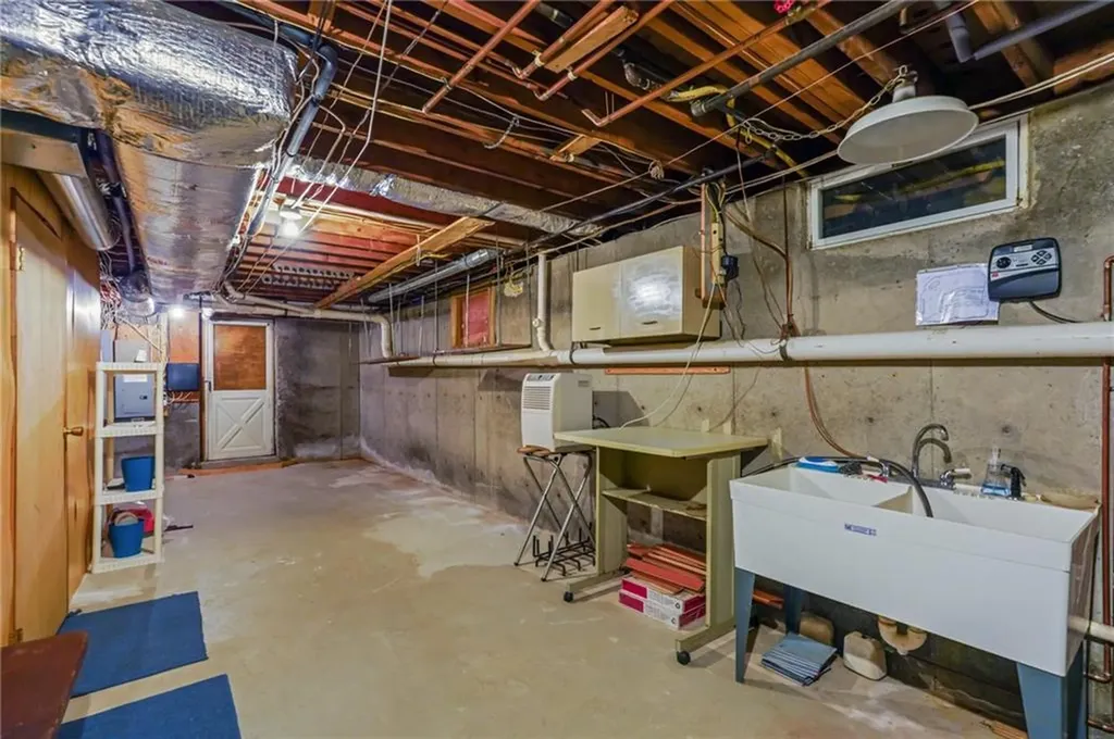 5 Chaloner Court Cranston RI 02921
