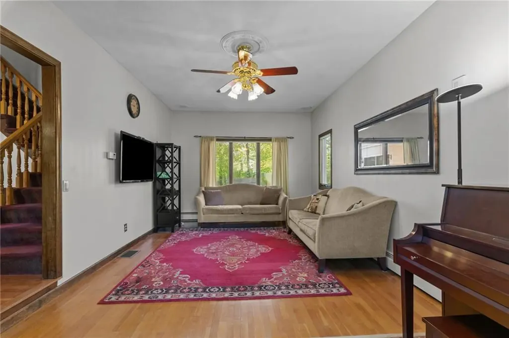 5 Chaloner Court Cranston RI 02921