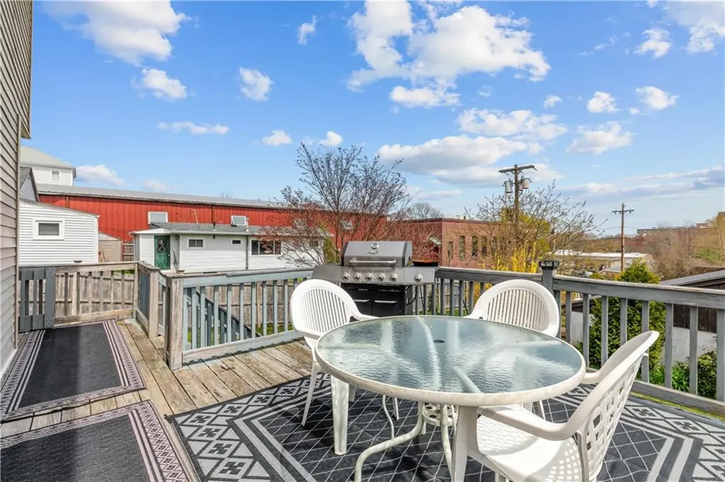 38 Clement Street Tiverton RI 02878