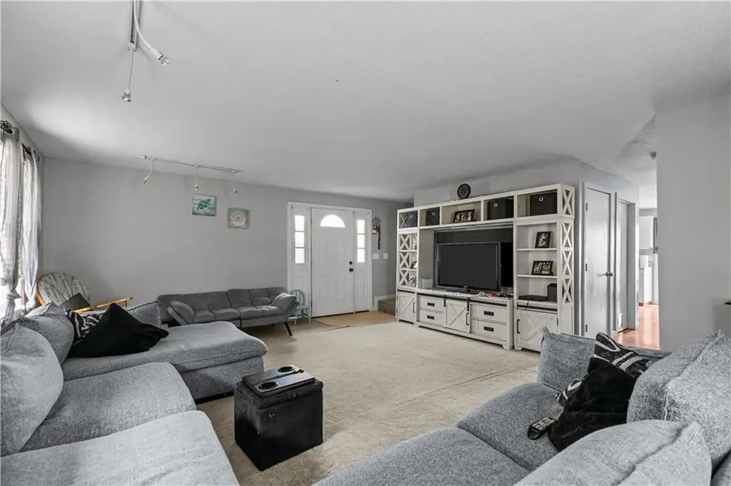 38 Clement Street Tiverton RI 02878