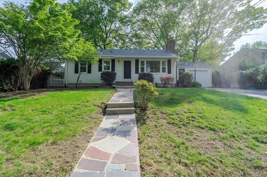 33 Perennial Drive Cranston RI 02920