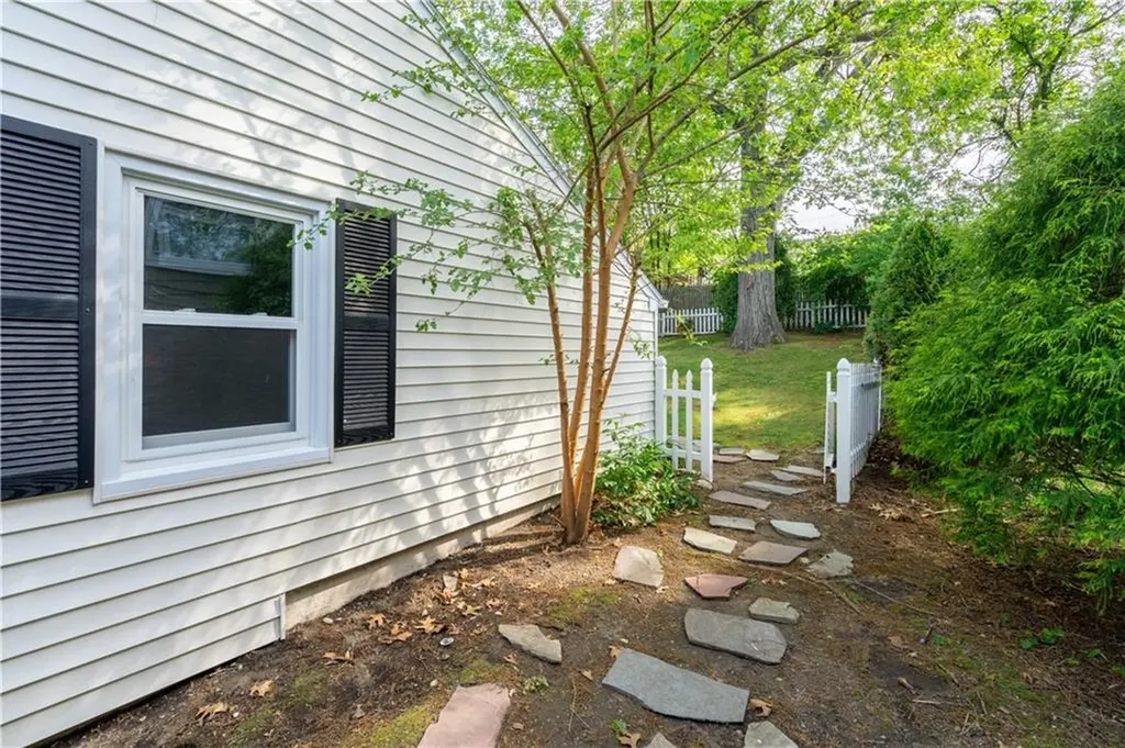 33 Perennial Drive Cranston RI 02920