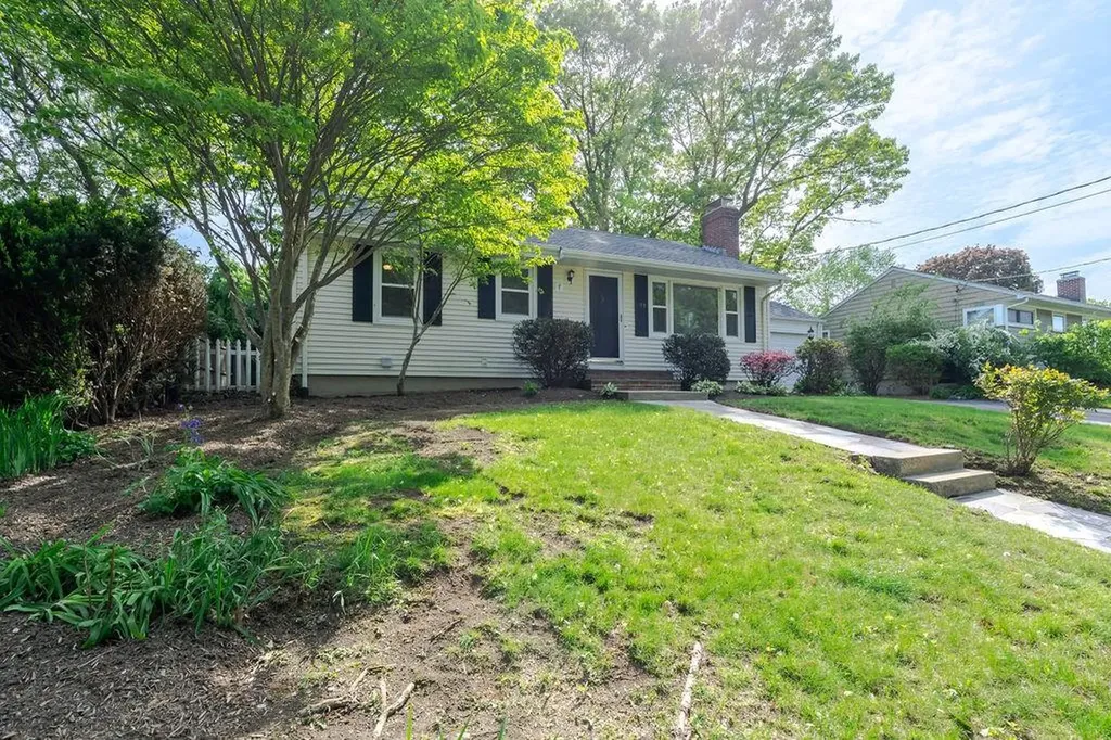 33 Perennial Drive Cranston RI 02920