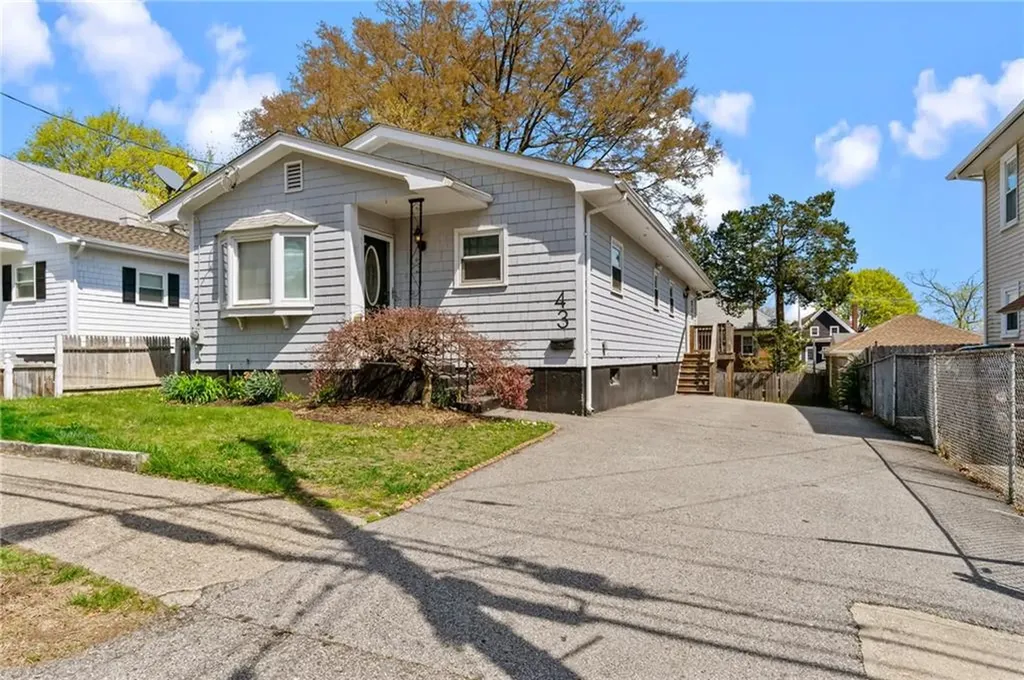 43 Huxley Avenue Providence RI 02908