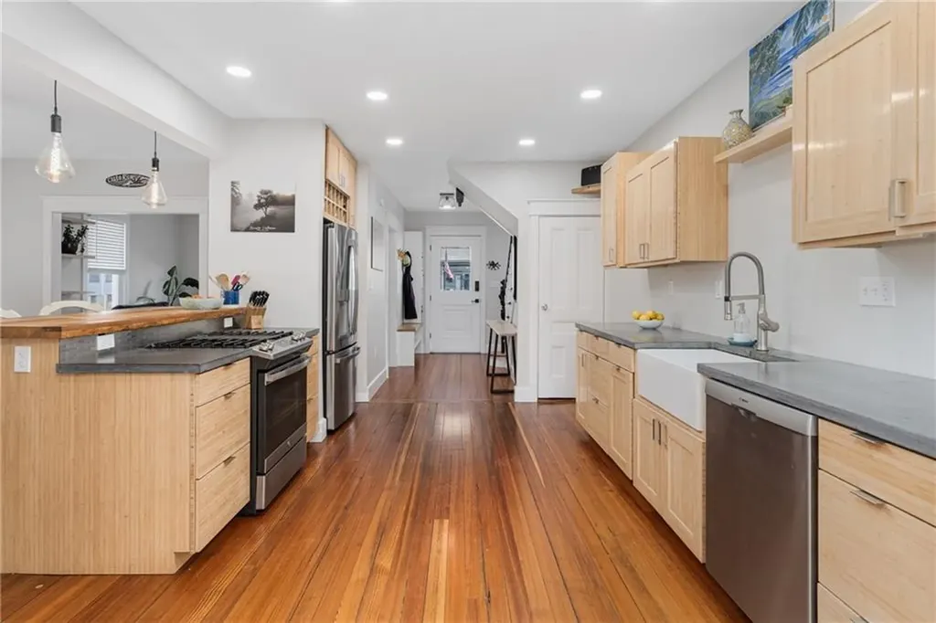 31 Russell Avenue Newport RI 02840