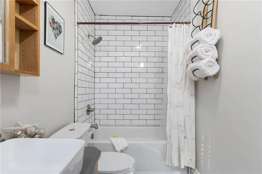 31 Russell Avenue Newport RI 02840