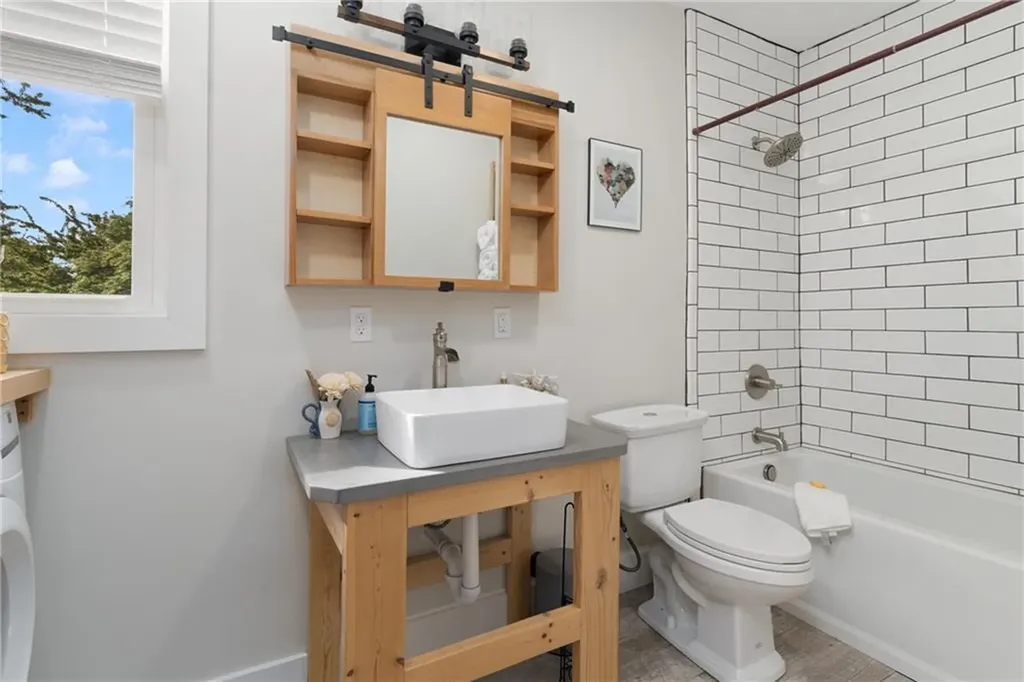 31 Russell Avenue Newport RI 02840