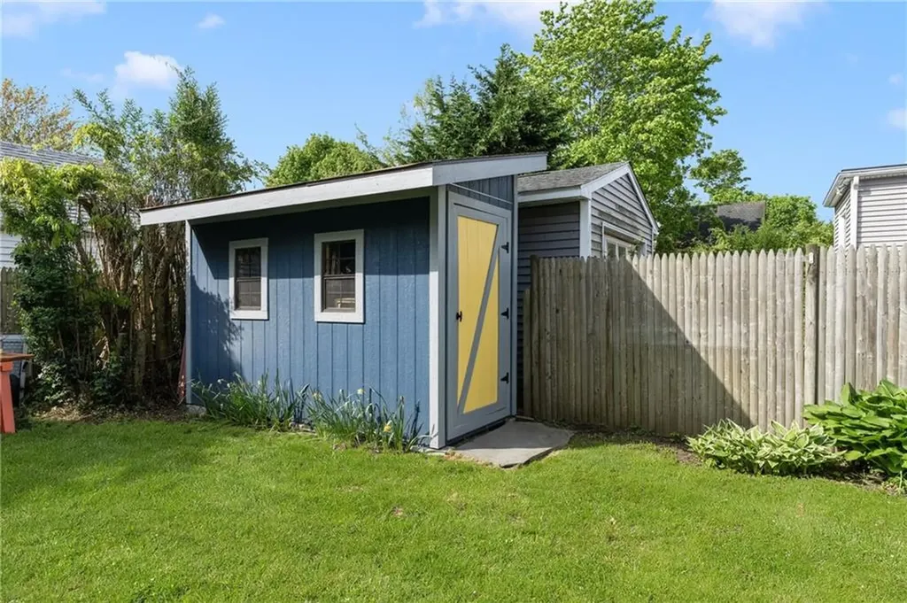 31 Russell Avenue Newport RI 02840