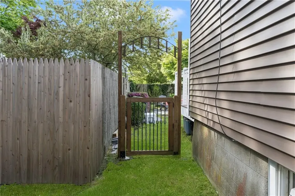 31 Russell Avenue Newport RI 02840