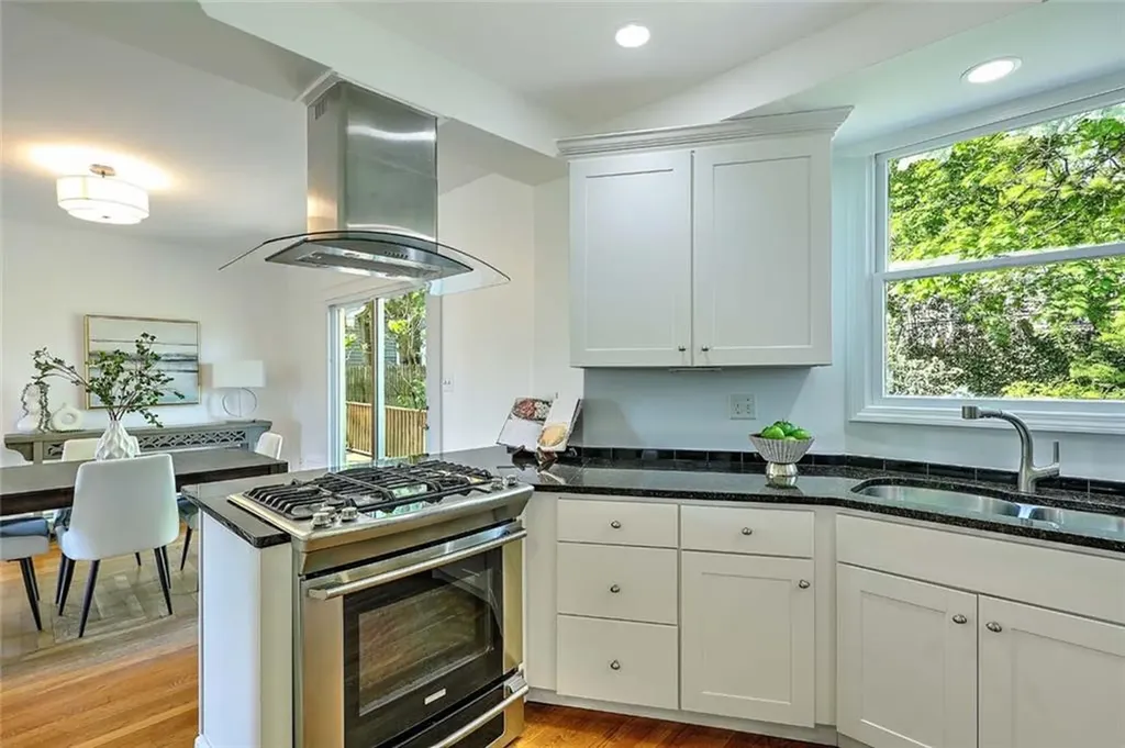 33 Marbury Avenue Pawtucket RI 02860