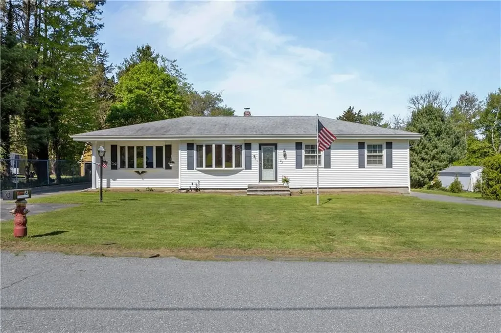 23 Mulberry Lane Tiverton RI 02878