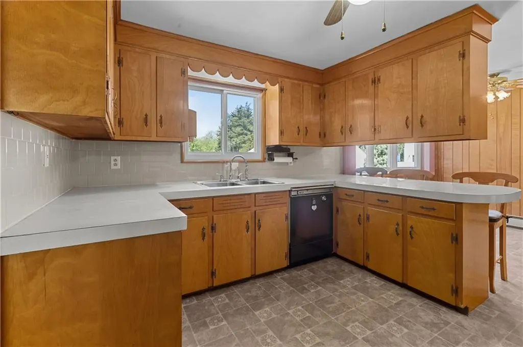 23 Mulberry Lane Tiverton RI 02878