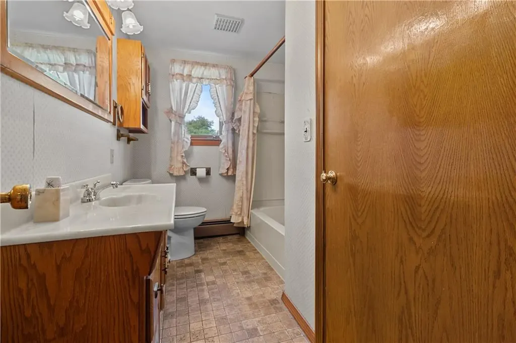 23 Mulberry Lane Tiverton RI 02878