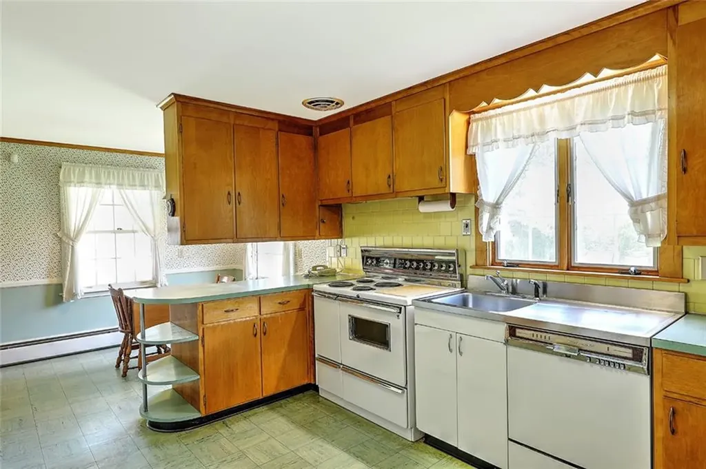 66 Westfield Road Warwick RI 02888