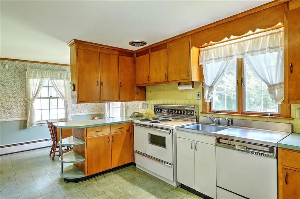 66 Westfield Road Warwick RI 02888