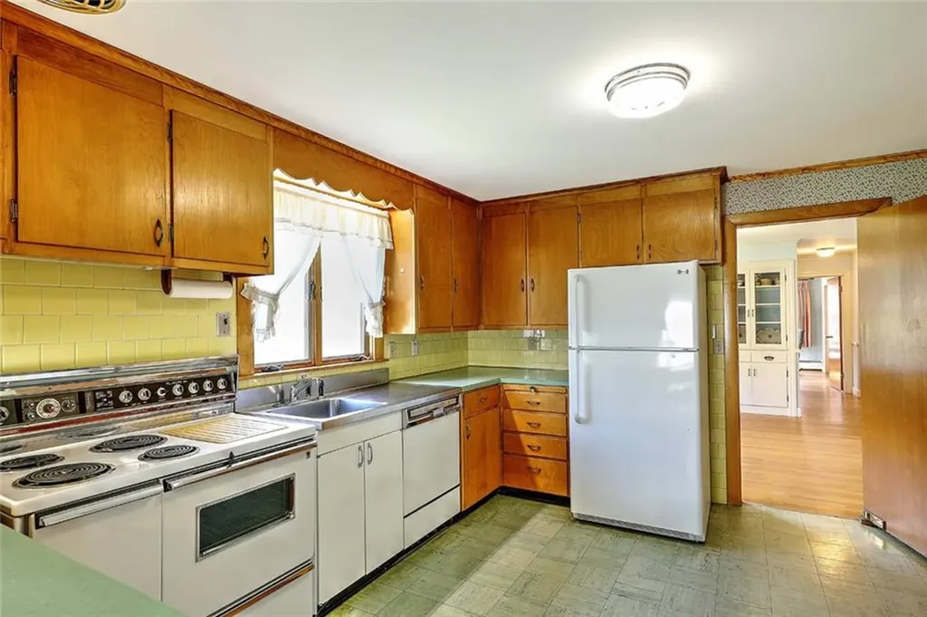 66 Westfield Road Warwick RI 02888