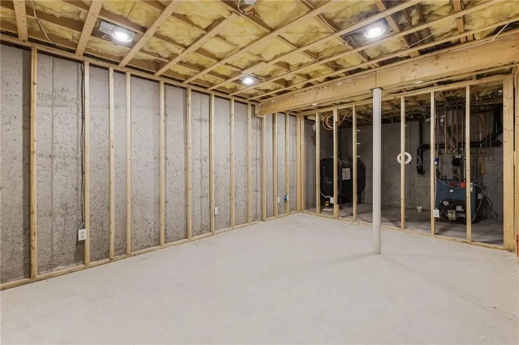 16 Karen Drive Hopkinton RI 02832