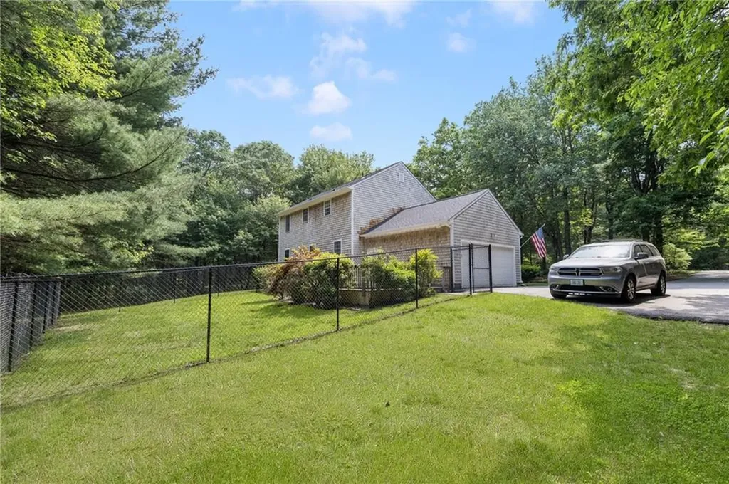 16 Karen Drive Hopkinton RI 02832