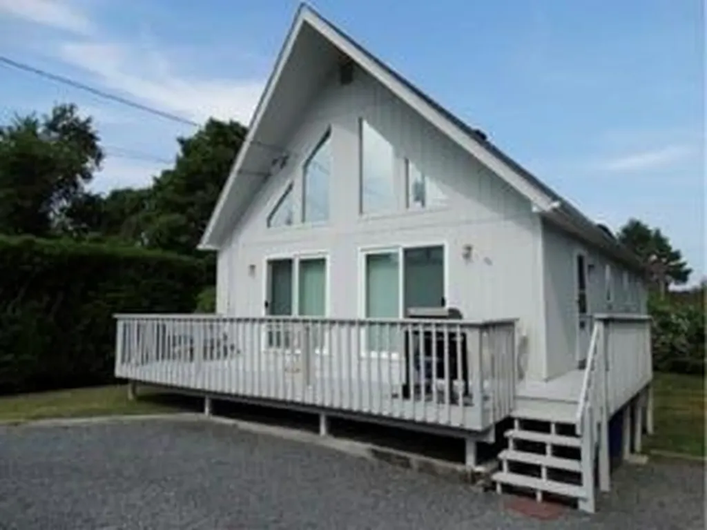 52 Webster Avenue Narragansett RI 02882