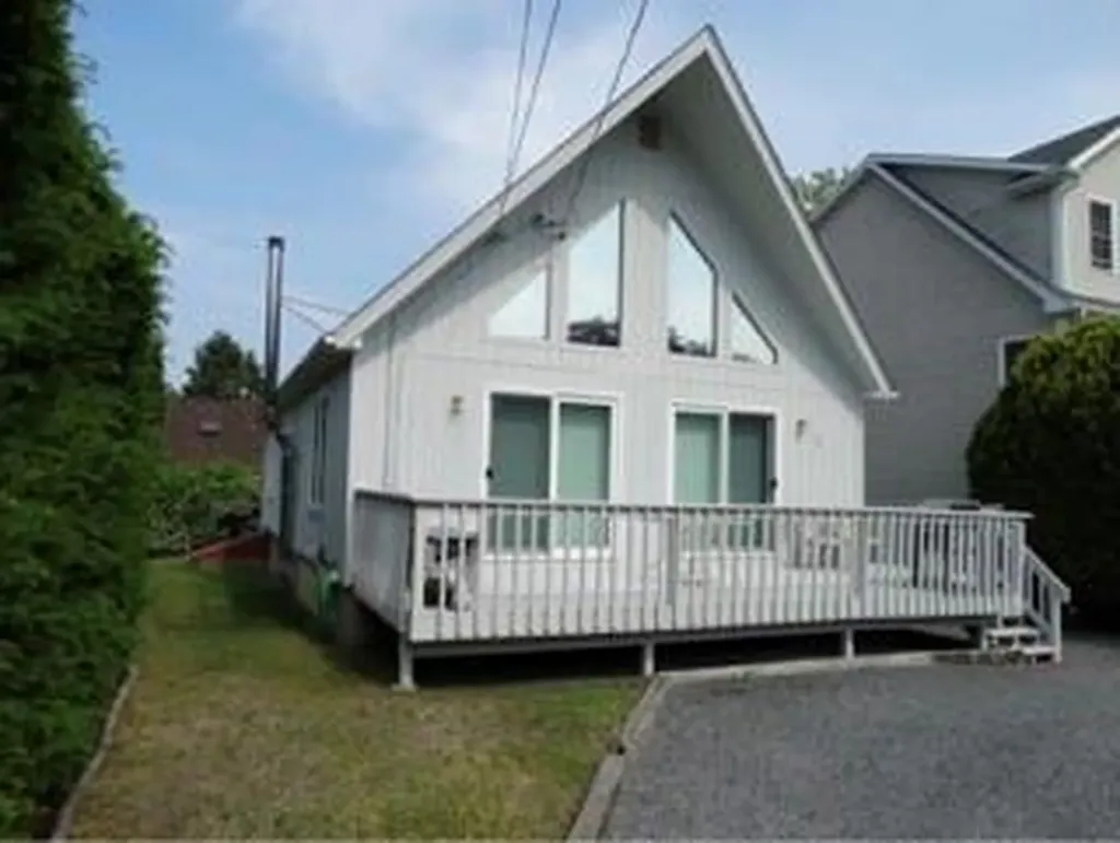 52 Webster Avenue Narragansett RI 02882