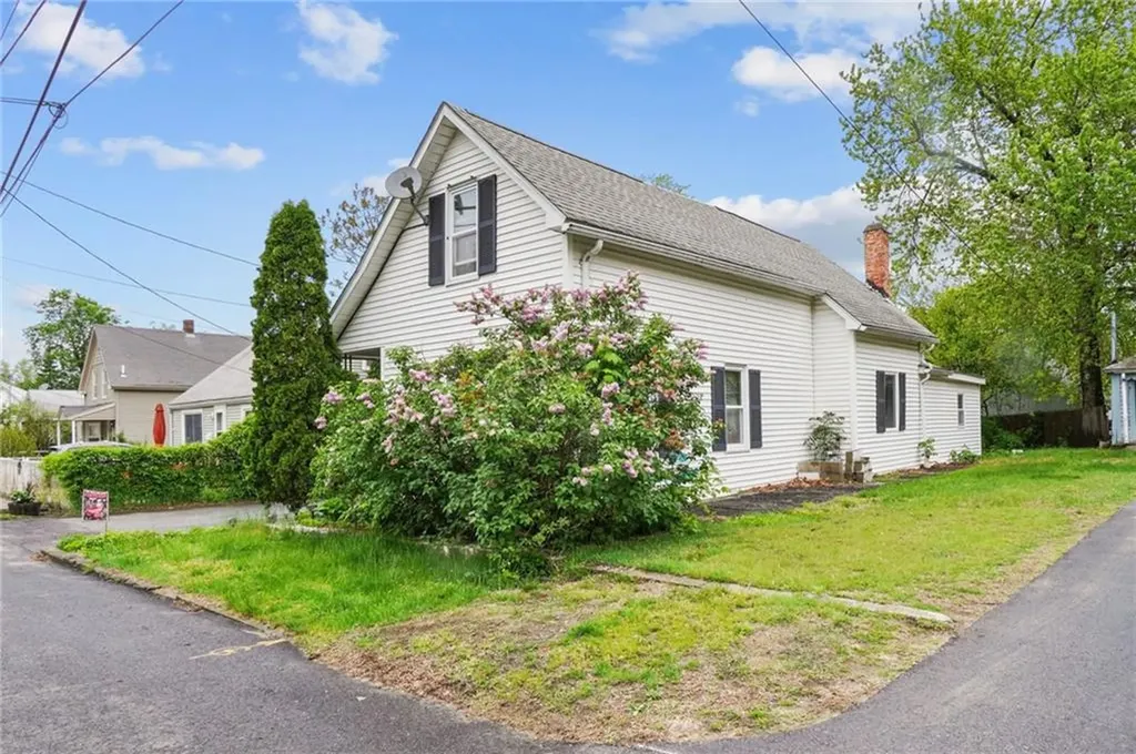 106 Providence Avenue East Providence RI 02915