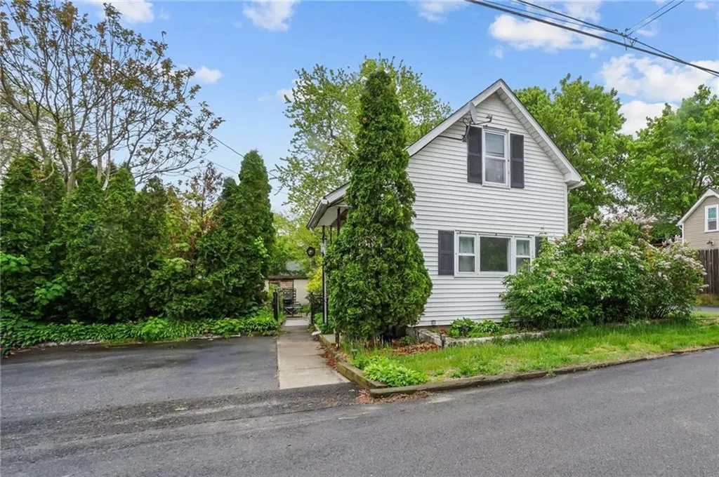 106 Providence Avenue East Providence RI 02915