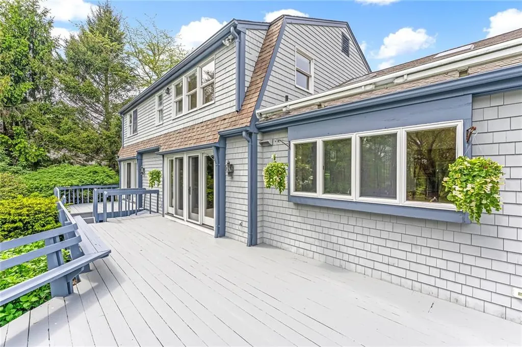 40 Wood Avenue Narragansett RI 02882