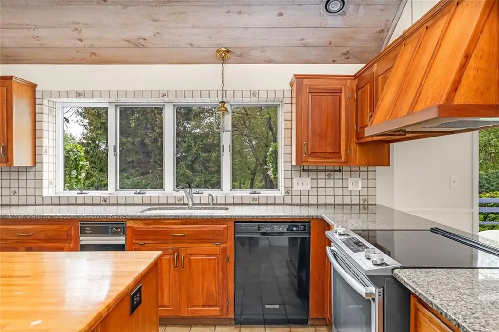 40 Wood Avenue Narragansett RI 02882